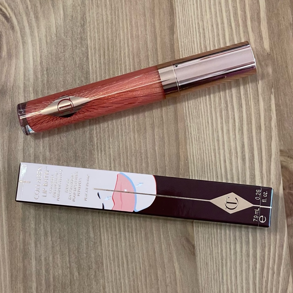 Charlotte Tilbury Collagen Lip Bath Gloss in Peachy Plump